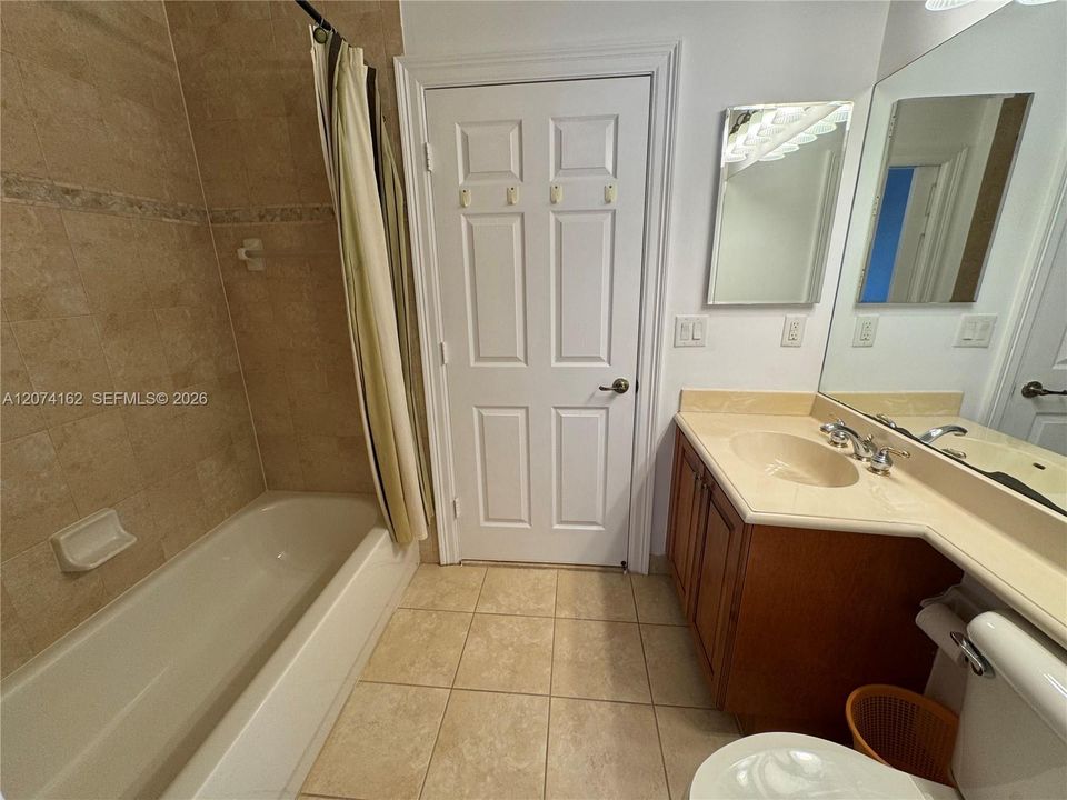 For Rent: $6,000 (5 beds, 3 baths, 3595 Square Feet)