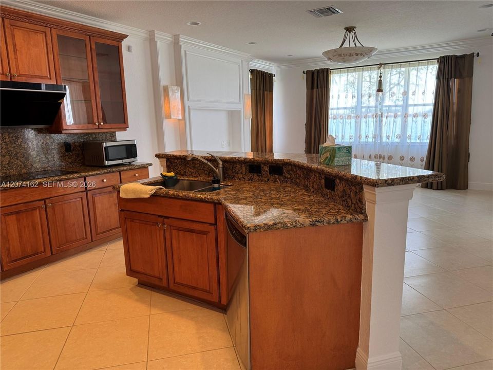 For Rent: $6,000 (5 beds, 3 baths, 3595 Square Feet)