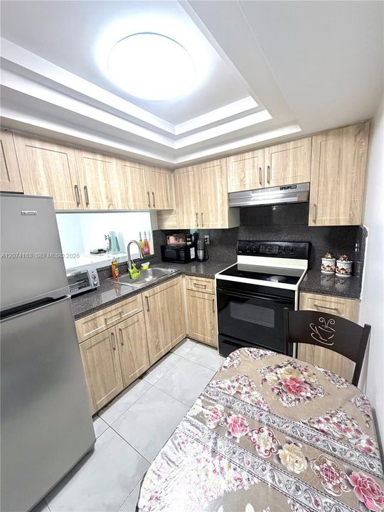 For Rent: $2,200 (2 beds, 2 baths, 898 Square Feet)