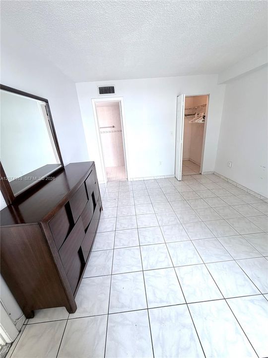For Rent: $2,200 (2 beds, 2 baths, 898 Square Feet)