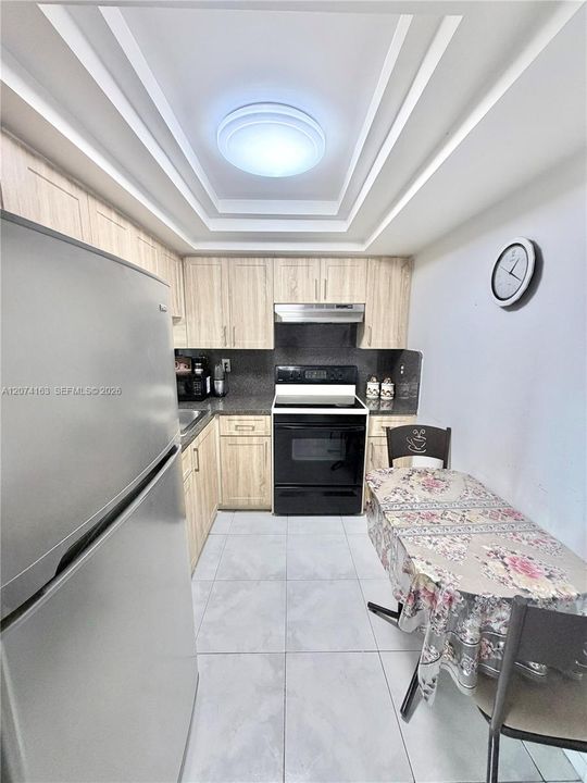 For Rent: $2,200 (2 beds, 2 baths, 898 Square Feet)