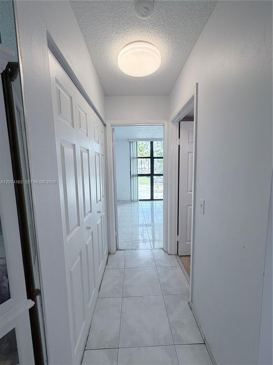 For Rent: $2,200 (2 beds, 2 baths, 898 Square Feet)