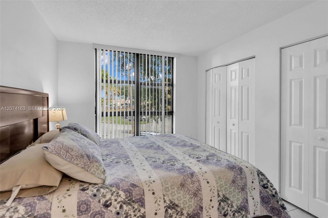 For Rent: $2,200 (2 beds, 2 baths, 898 Square Feet)