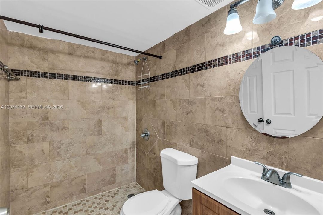 For Rent: $2,200 (2 beds, 2 baths, 898 Square Feet)