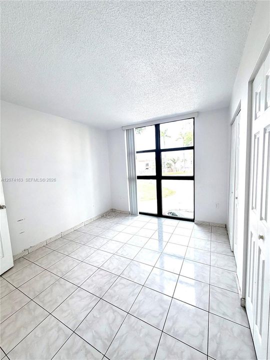 For Rent: $2,200 (2 beds, 2 baths, 898 Square Feet)