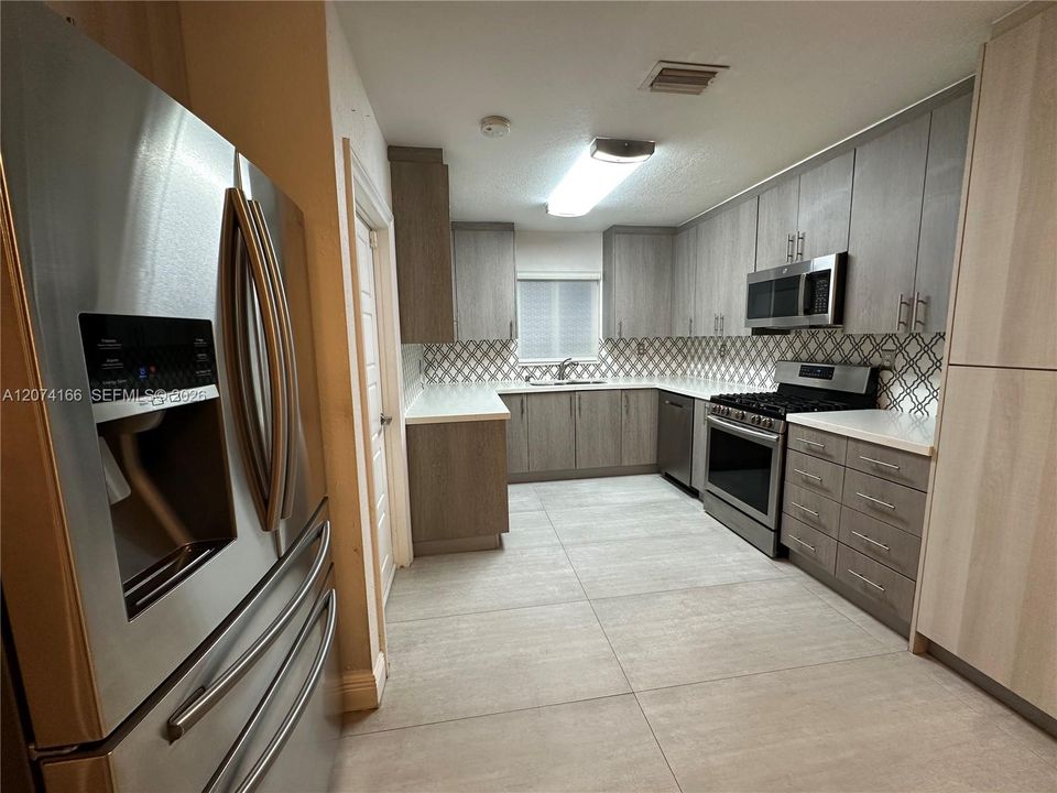 For Sale: $1,095,000 (5 beds, 4 baths, 2323 Square Feet)