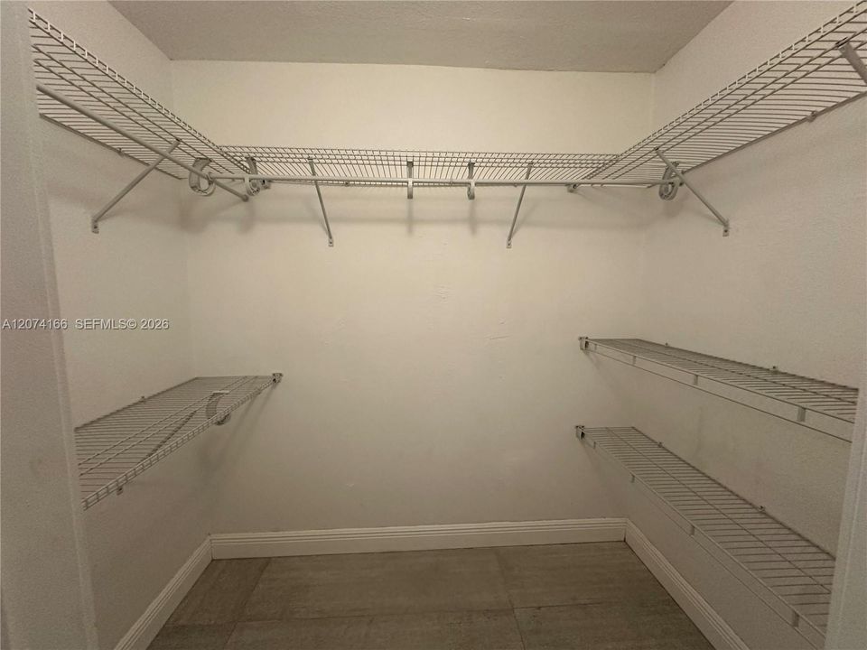 Big/Spacious closet