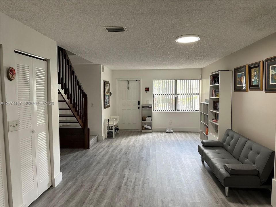 For Sale: $335,900 (2 beds, 2 baths, 1280 Square Feet)
