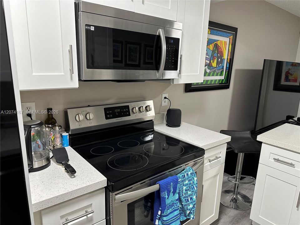 For Sale: $335,900 (2 beds, 2 baths, 1280 Square Feet)