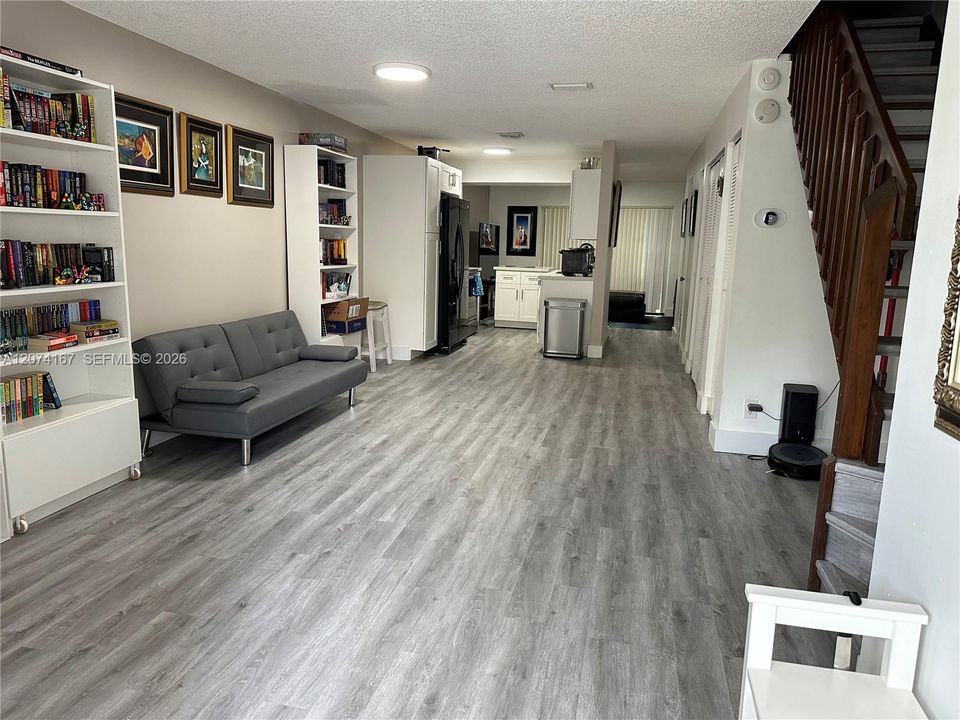 For Sale: $335,900 (2 beds, 2 baths, 1280 Square Feet)