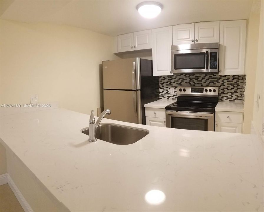 For Rent: $2,400 (2 beds, 2 baths, 992 Square Feet)