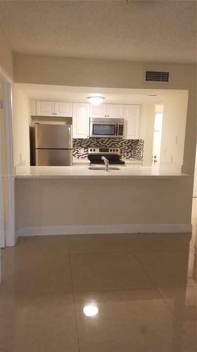 For Rent: $2,400 (2 beds, 2 baths, 992 Square Feet)