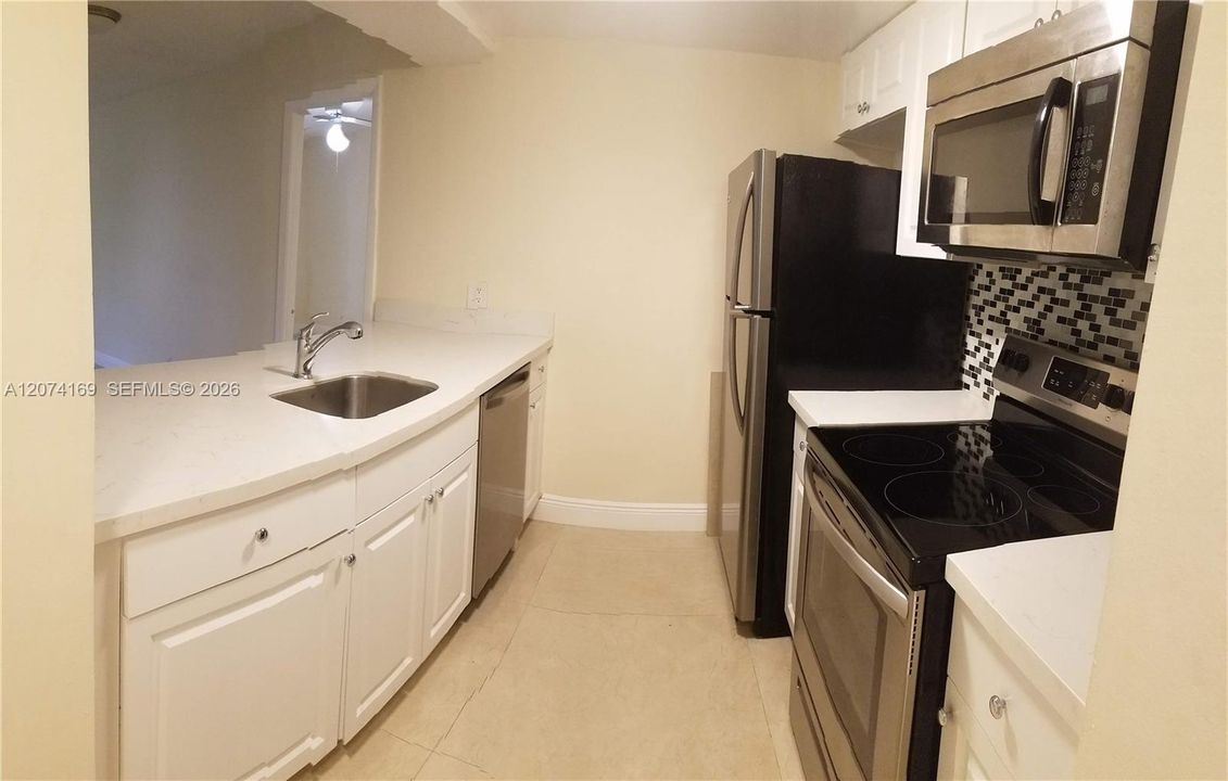 For Rent: $2,400 (2 beds, 2 baths, 992 Square Feet)