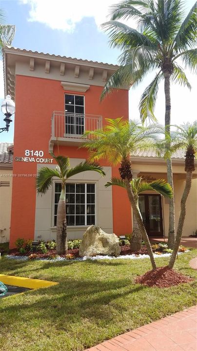 For Rent: $2,400 (2 beds, 2 baths, 992 Square Feet)
