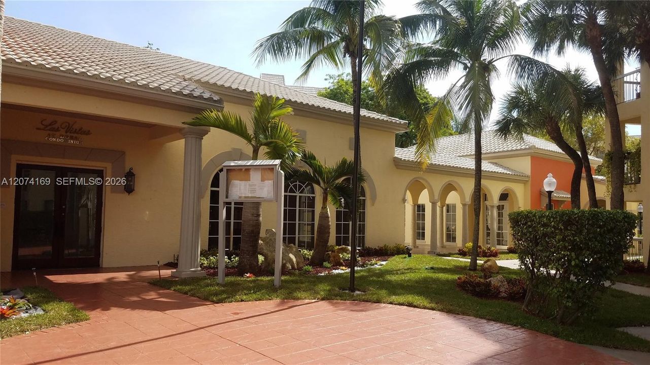 For Rent: $2,400 (2 beds, 2 baths, 992 Square Feet)