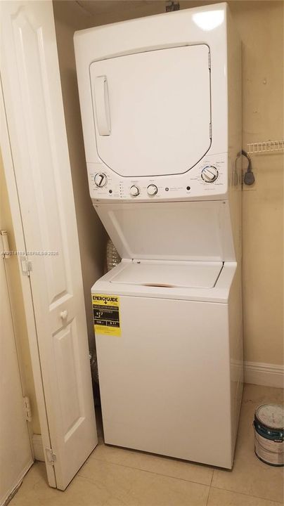 For Rent: $2,400 (2 beds, 2 baths, 992 Square Feet)