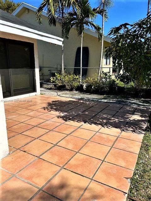 For Rent: $4,000 (3 beds, 2 baths, 1651 Square Feet)