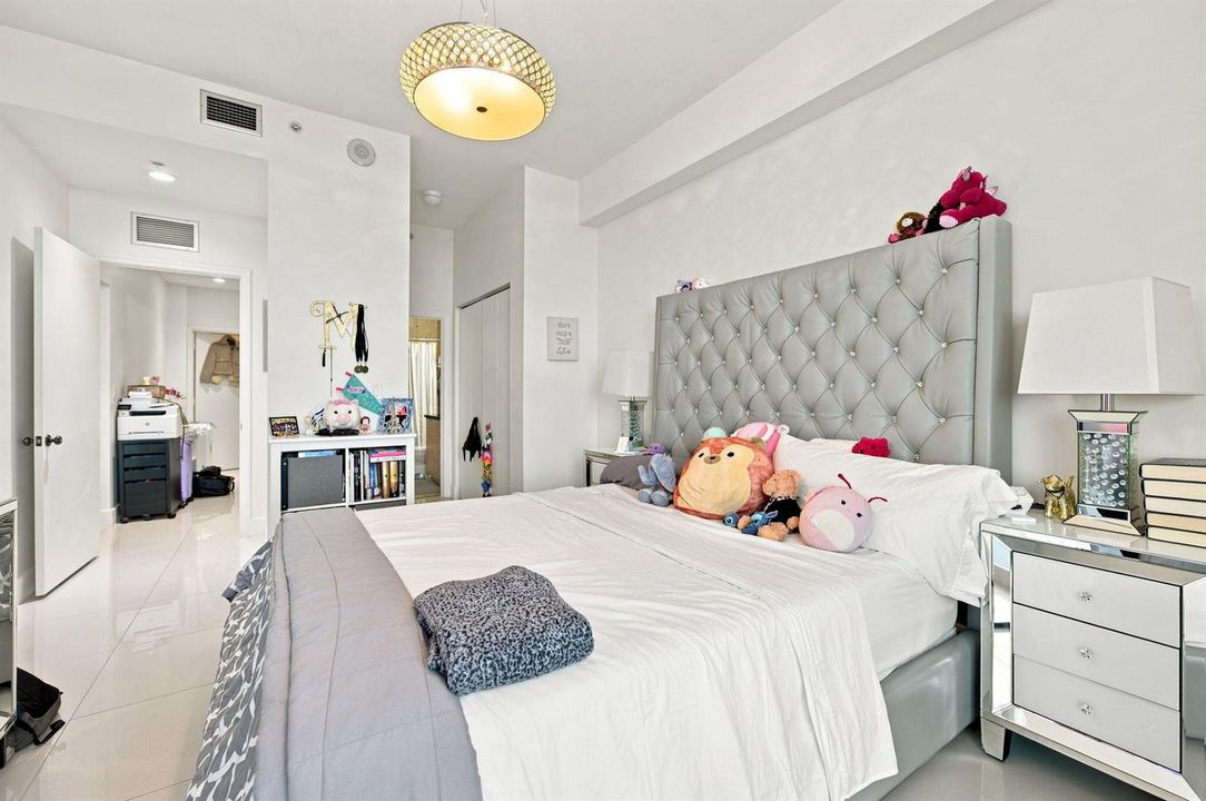 22-web-or-mls-7901-hispanola-ave-unit-10