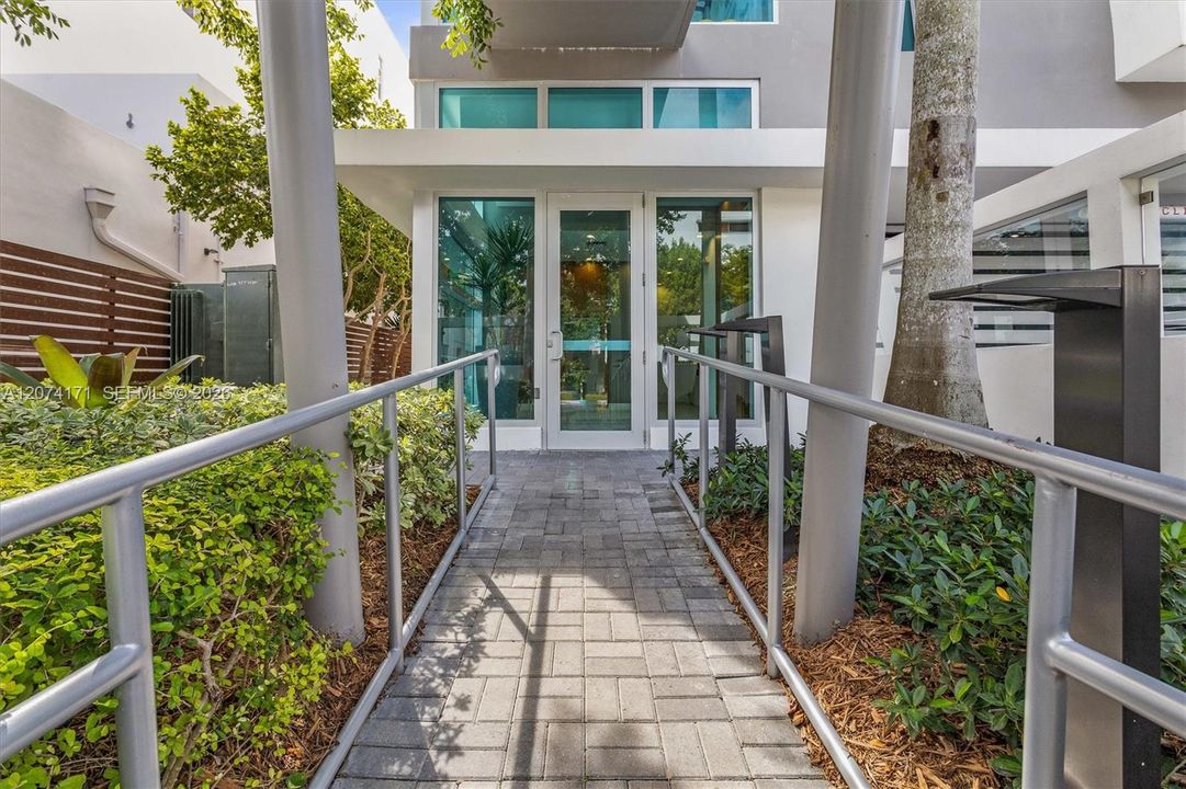 For Sale: $1,950,000 (4 beds, 3 baths, 1972 Square Feet)