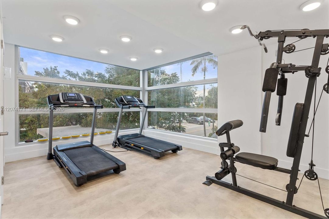 For Sale: $1,950,000 (4 beds, 3 baths, 1972 Square Feet)