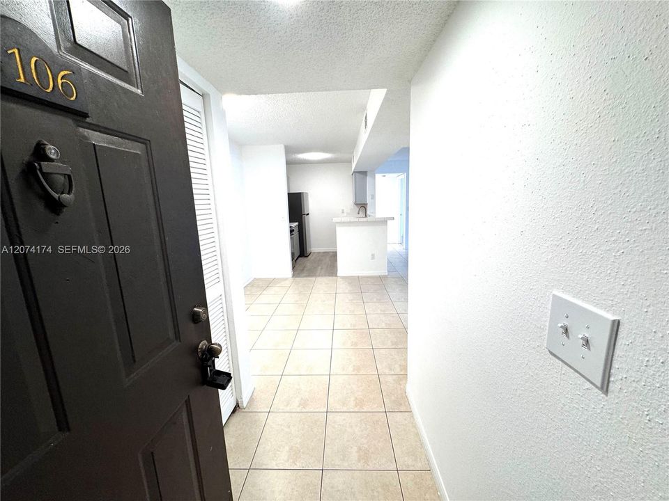 For Sale: $215,000 (2 beds, 2 baths, 1057 Square Feet)