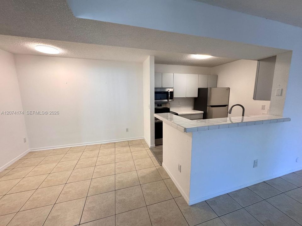 For Sale: $215,000 (2 beds, 2 baths, 1057 Square Feet)