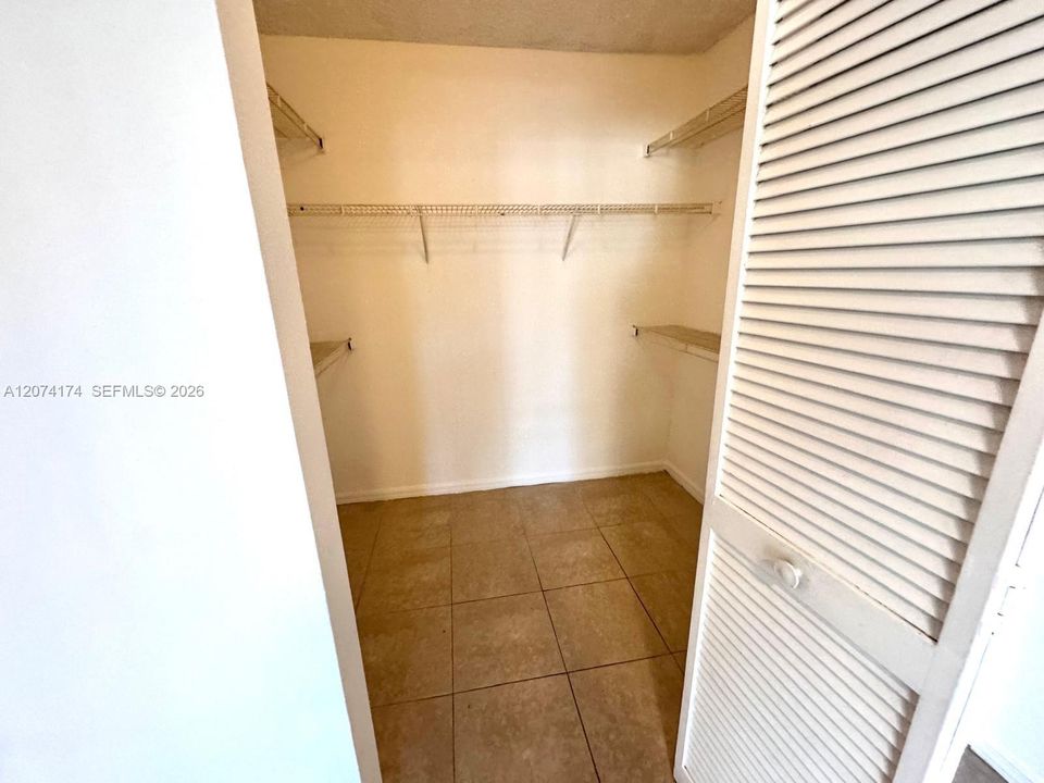 For Sale: $215,000 (2 beds, 2 baths, 1057 Square Feet)
