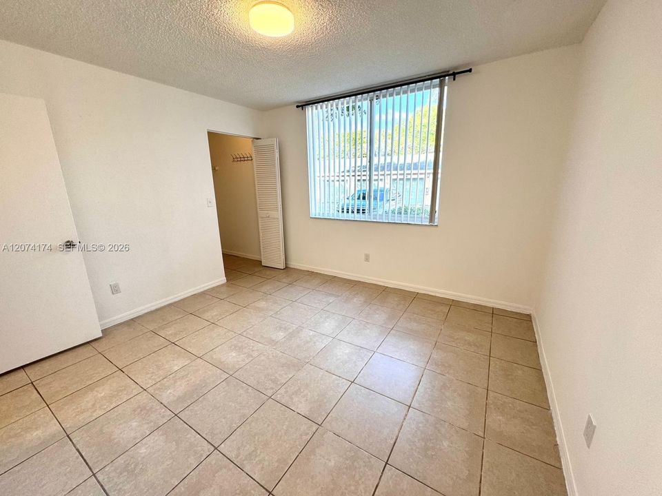 For Sale: $215,000 (2 beds, 2 baths, 1057 Square Feet)