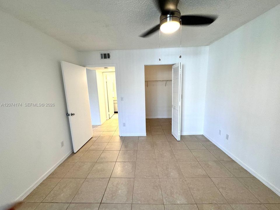 For Sale: $215,000 (2 beds, 2 baths, 1057 Square Feet)