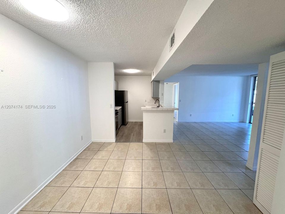 For Sale: $215,000 (2 beds, 2 baths, 1057 Square Feet)