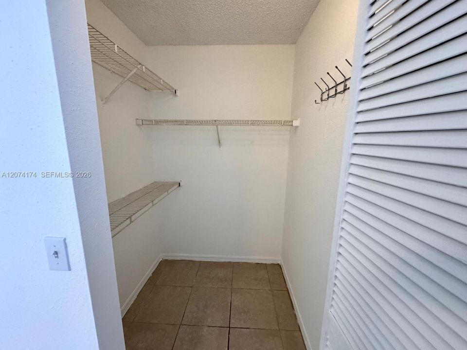 For Sale: $215,000 (2 beds, 2 baths, 1057 Square Feet)