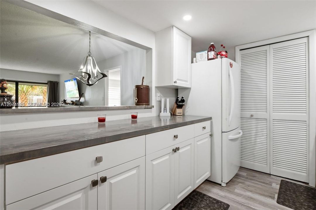 For Sale: $275,000 (2 beds, 2 baths, 1106 Square Feet)
