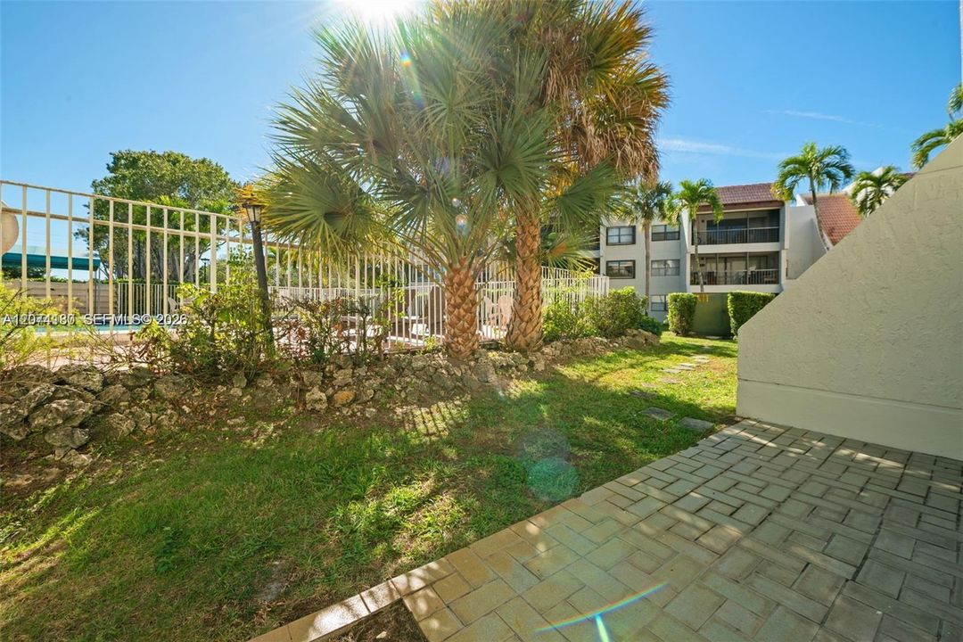 For Sale: $275,000 (2 beds, 2 baths, 1106 Square Feet)