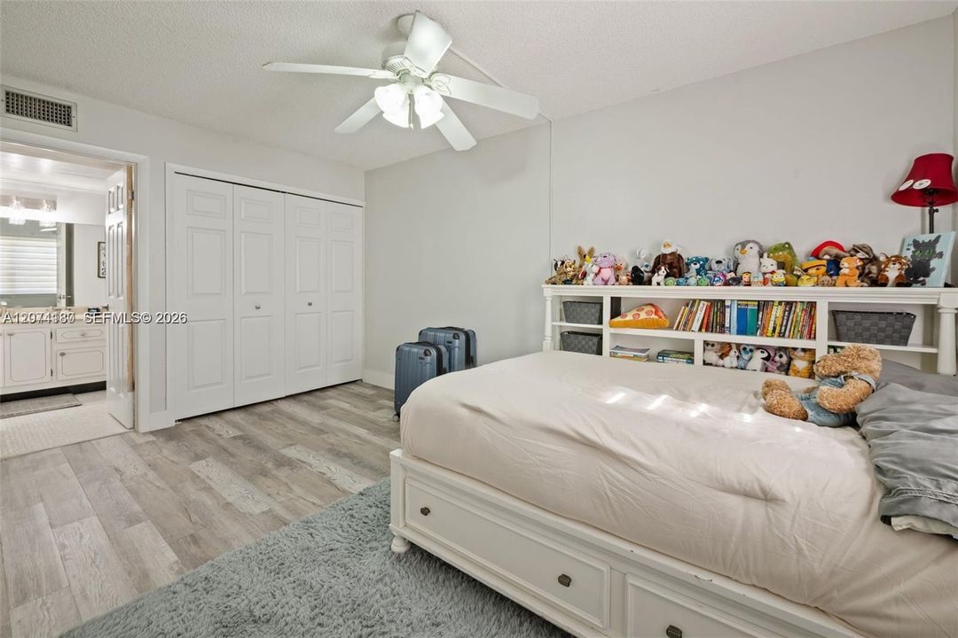 For Sale: $275,000 (2 beds, 2 baths, 1106 Square Feet)