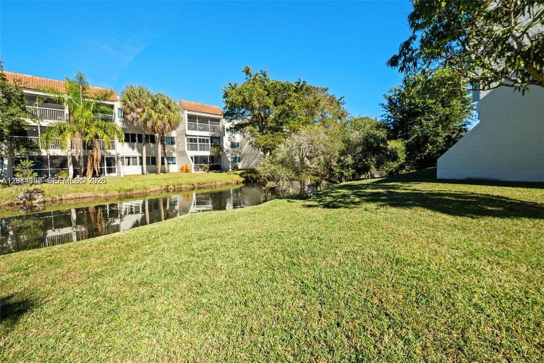 For Sale: $275,000 (2 beds, 2 baths, 1106 Square Feet)