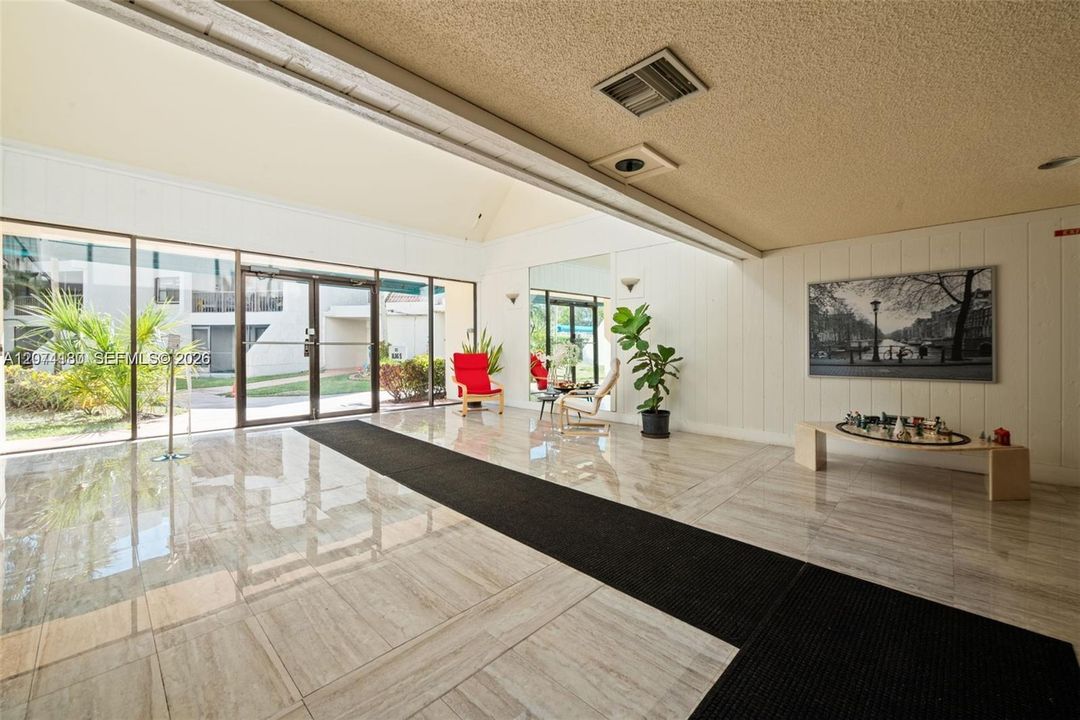 For Sale: $275,000 (2 beds, 2 baths, 1106 Square Feet)