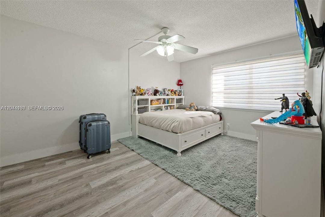For Sale: $275,000 (2 beds, 2 baths, 1106 Square Feet)