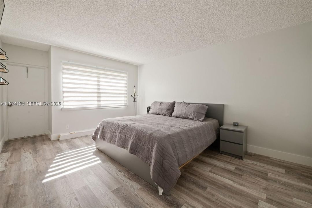 For Sale: $275,000 (2 beds, 2 baths, 1106 Square Feet)