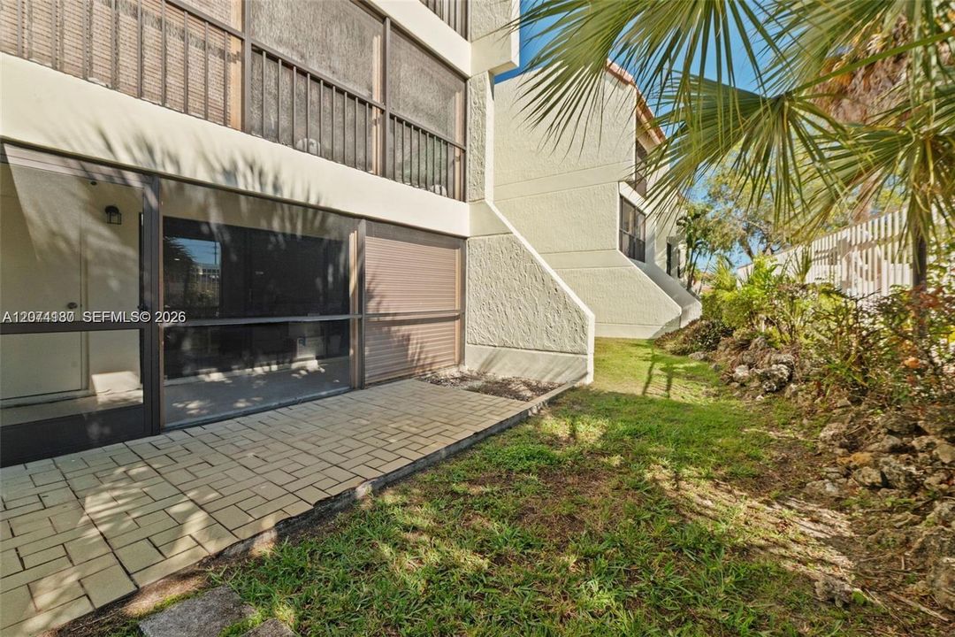 For Sale: $275,000 (2 beds, 2 baths, 1106 Square Feet)