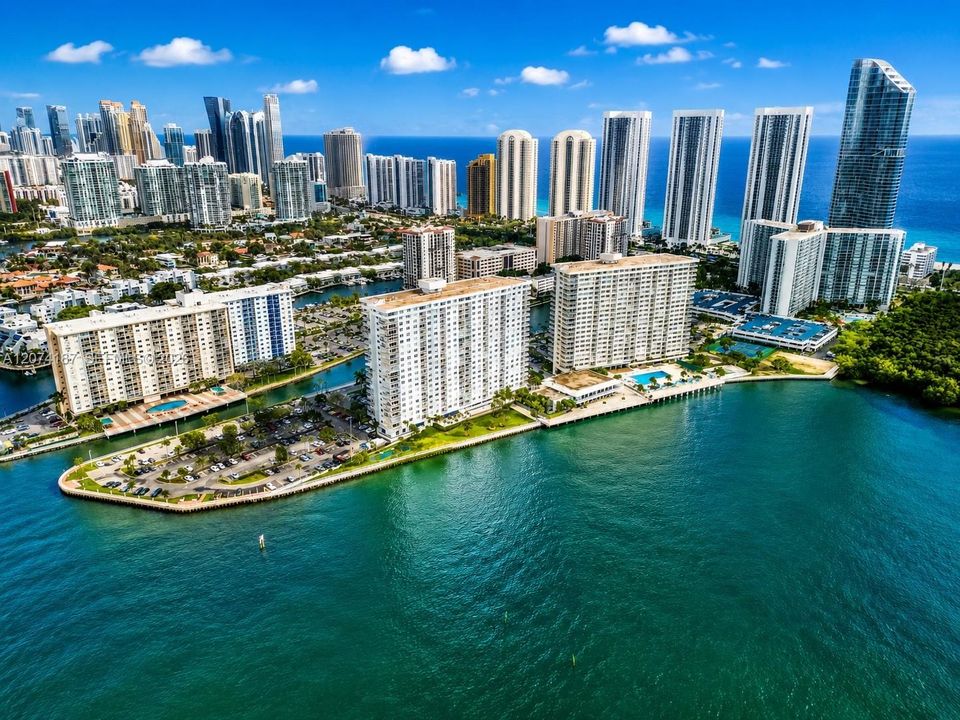 For Sale: $389,500 (2 beds, 2 baths, 1350 Square Feet)