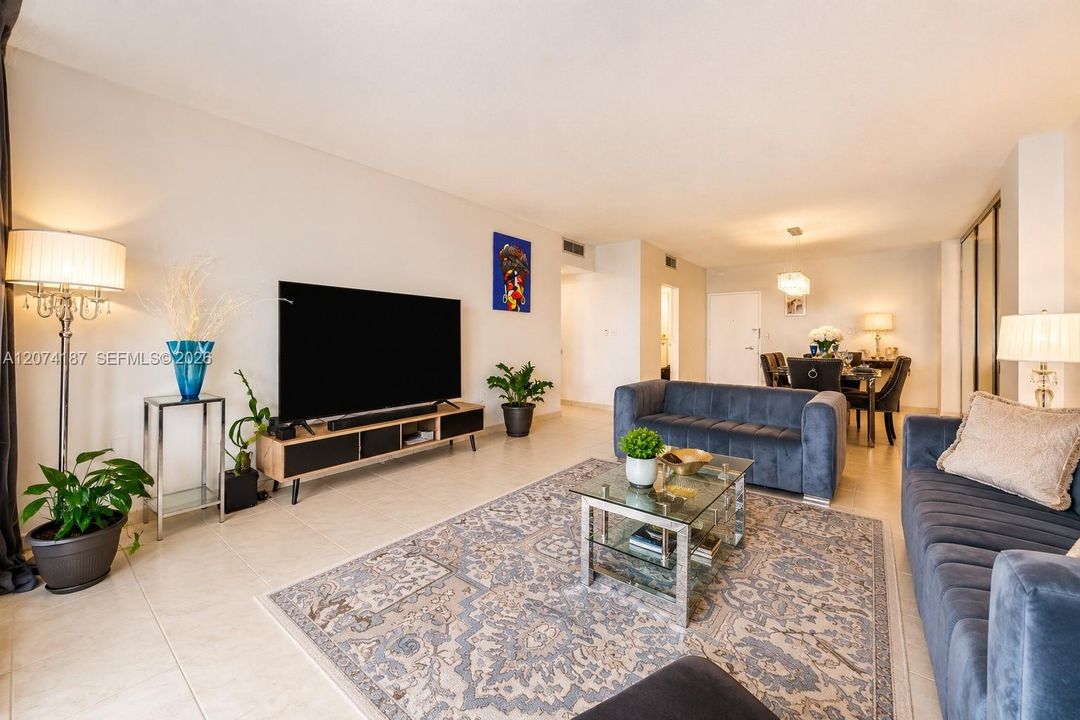 For Sale: $389,500 (2 beds, 2 baths, 1350 Square Feet)