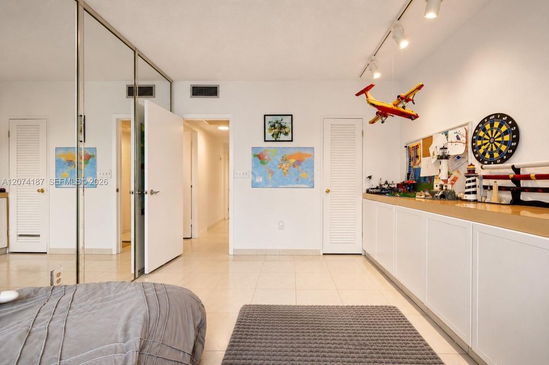 For Sale: $389,500 (2 beds, 2 baths, 1350 Square Feet)