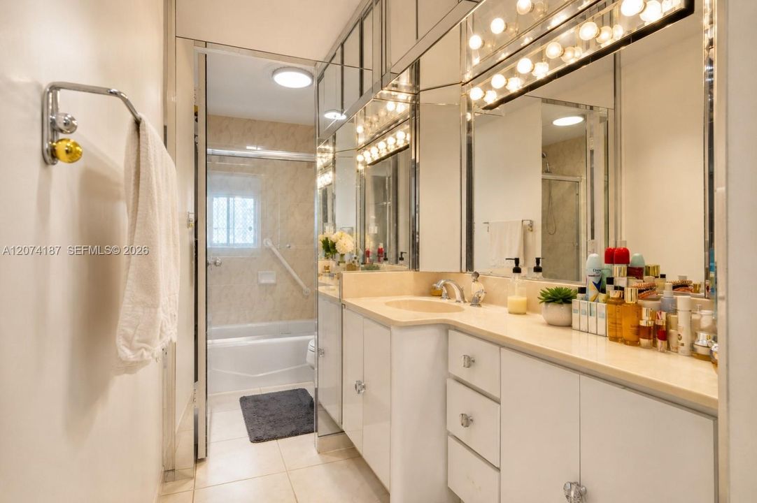 For Sale: $389,500 (2 beds, 2 baths, 1350 Square Feet)