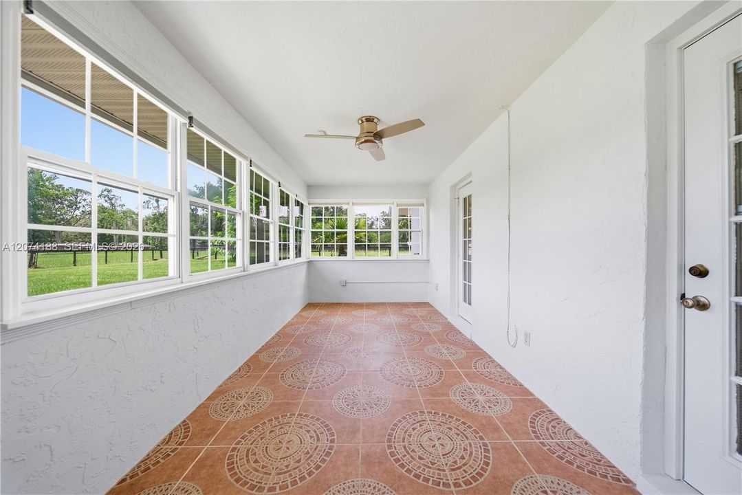 En Venta: $1,000,000 (3 camas, 2 baños, 2413 Pies cuadrados)