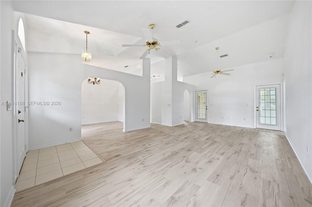 En Venta: $1,000,000 (3 camas, 2 baños, 2413 Pies cuadrados)