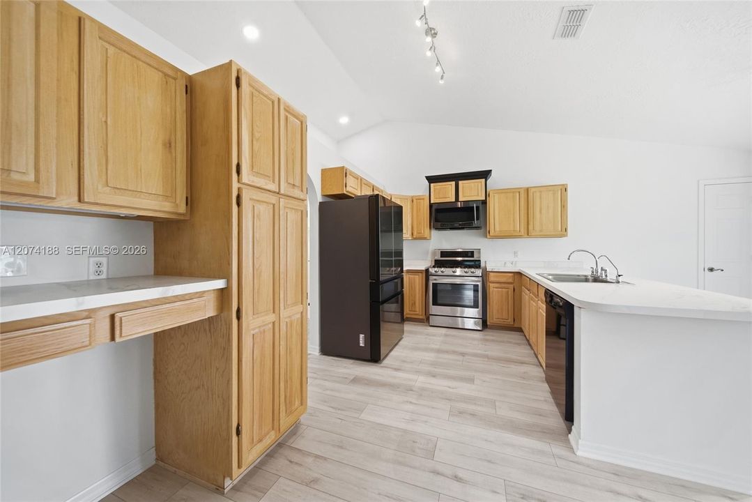 En Venta: $1,000,000 (3 camas, 2 baños, 2413 Pies cuadrados)
