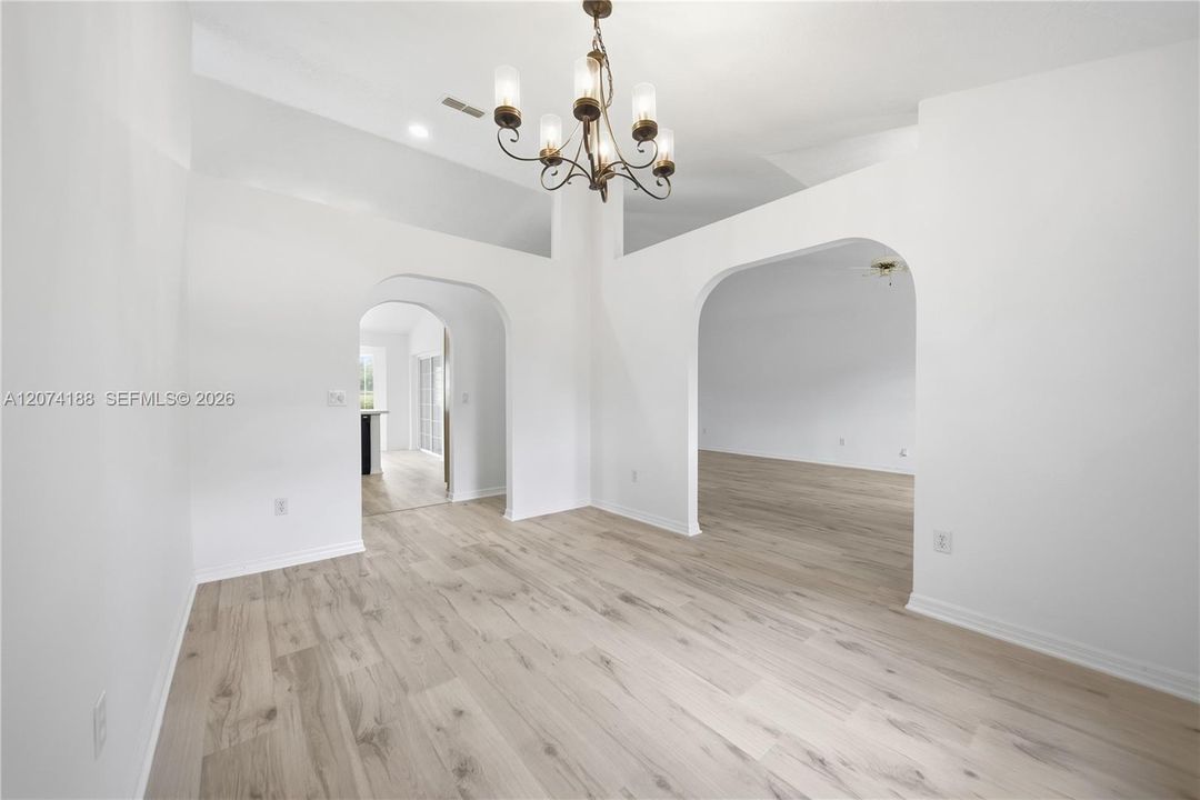 En Venta: $1,000,000 (3 camas, 2 baños, 2413 Pies cuadrados)