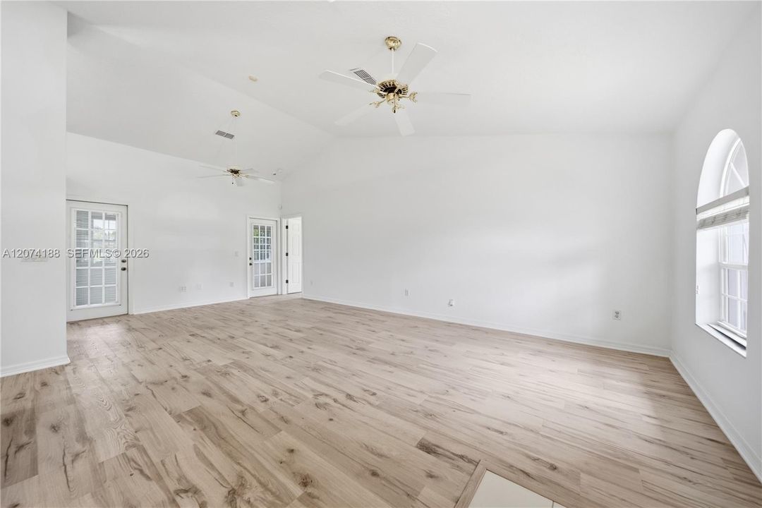 En Venta: $1,000,000 (3 camas, 2 baños, 2413 Pies cuadrados)