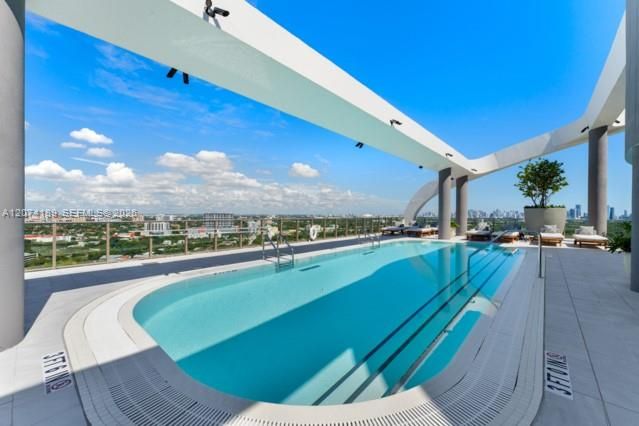 En Venta: $2,900,000 (3 camas, 3 baños, 1646 Pies cuadrados)
