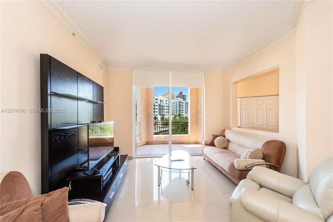 Active With Contract: $460,000 (3 beds, 2 baths, 1365 Square Feet)